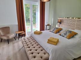 Le pr&eacute; du buis, hotel amb aparcament a Yvr&eacute;-lʼ&Eacute;v&ecirc;que