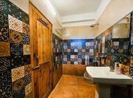 Young Monk Hostel & Cafe Jibhi