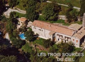 Les 3 Sources, hotel v destinaci Rochessauve