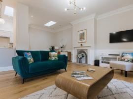 SWALEDALE, OLD SCHOOL ROOMS - Luxury Apartment in Richmond, North Yorkshire, hotell i Richmond