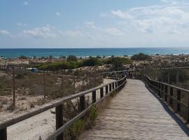 Adosado con piscina y terraza a 700m de la playa: Gran Alacant'ta bir tatil evi