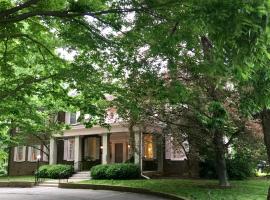 Charred Oaks Inn, ubytovanie typu bed and breakfast v destinácii Versailles