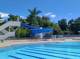 Hermoso Apartasol!! cerca a Plaza Principal, Aire Acondicionado, Vista a la Piscina, hotel en Santa Fe de Antioquia