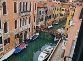 Ca' Cappello Venice Apartment 2 with Canal View
