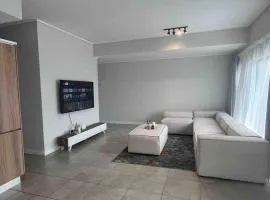 3 Elizabeth Place Luxury Penthouse - Beautiful self catering 2 bedroom unit next to the Lagoon with free WiFi - swimming pool gym and restaurant - Perfect for a small family