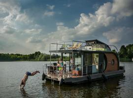 Houseboat on the Dahme, barco en Niederlehme