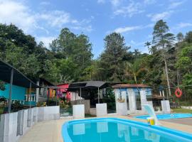 Sítio em Aruja para família e amigos com piscina, pet-friendly hotel in Arujá
