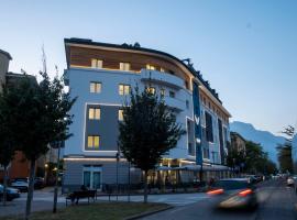 Hotel Everest, hotel em Trento