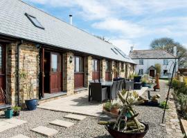 Unique Rural Stone dog friendly Barn Conversion, hotel in Okehampton