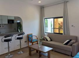 Modern, fully equipped 1-bed Apt، شقة في Oyibi