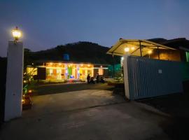 B & B BUNGALOW, hotel with parking in Parhur