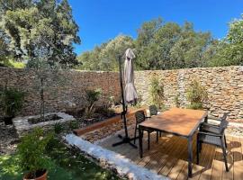 Appartement de charme près d'Uzès, hotel v mestu Saint-Siffret