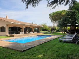 Can Estrelles Luxury Villa, hotel with pools in Mont Barbat