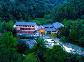 Wudang Mountain Manju Manor, hotel v destinaci Wudangshan