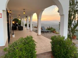 Casa Anhelando Andalucia - Een 8p villa met verwarmd zwembad op een heuveltop met magnifiek uitzicht, waaronder zeezicht, nabij dorp en strand, hotel v destinaci Iznate