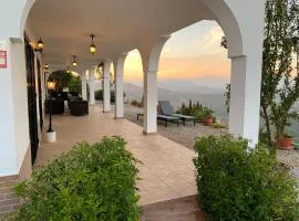 Casa Anhelando Andalucia - Een 8p villa met verwarmd zwembad op een heuveltop met magnifiek uitzicht, waaronder zeezicht, nabij dorp en strand