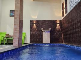 Villa 705 Rooftop 3 Lantai Private Pool , 4 Bedroom & 4 Extra Bed, hotel v destinaci Tlekung