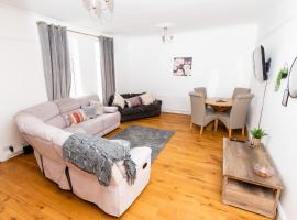 Malvern - Beautiful 2 bed upper flat Ideal for Contractors Free Parking, готель з парковкою у місті Саут-Шилдс