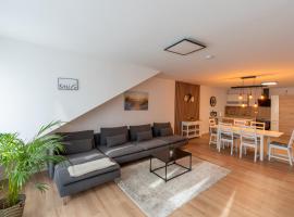 Apartment im Dachgeschoss, alojamento para férias em Plankstadt