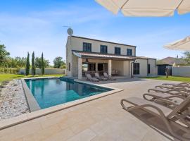 Villa Stellar, hotel in Brtonigla