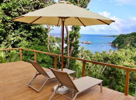 Blue Whale Villa - Deluxe Suite, vakantiewoning in Calibishie