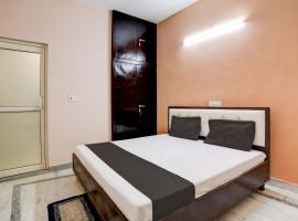 OYO Home Tilak Hotel 24, hotell i Noida