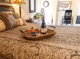 College Park-Orlando 5Star Villa Oasis - Home Away From Home - QUIET Neighborhood-PRIVATE Botanical Courtyard - mins from EOLA,DT, Winter Park - Free Parking & EV Plug In