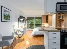 Casa Creekside - Walk to Gondola, Shops, lakes!