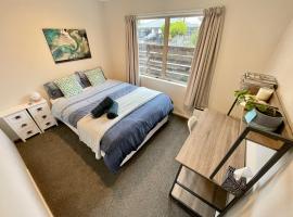 Papamoa Two Rooms & Kitchenette - Dogs welcome, hotel a Papamoa