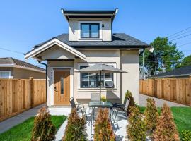Three bedrooms brand new laneway house near public transit, hytte i Vancouver