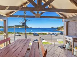 Beach Duplex 72 Marine Dr - Fingal Bay, hotel in Fingal Bay