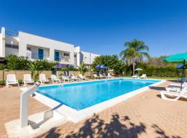 Luxury Holiday Home with Swimming Pool in Torre Lapillo no4684, hotel en Torre Lapillo