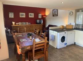 RB Contractor Stays - Helyg, cottage in Pwllheli