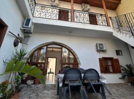 MAGIC MOON guest house, gistihús í Famagusta
