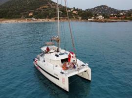 Catamarano open space sul mare della Sardegna, boat in Villasimius