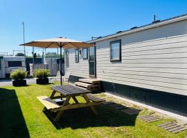 Luxury seaside cottage 29, glamping site in Knokke-Heist