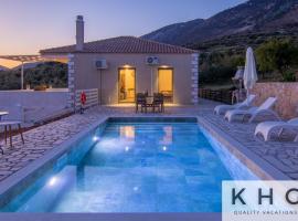 Skoumas villa surrounded by Olive trees!, hotel i Vlachata