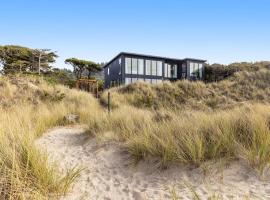 Beach N Views, hotel u gradu Cloverdale