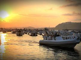 Greengoose, boat in Naples