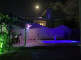 Casa com piscina em Barra de Jacuípe BA โรงแรมที่มีสระว่ายน้ำในบาร์ฮา เจ จากุยเป