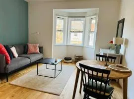 Stylish city flat with private parking