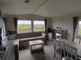 Chalet Weizicht op minicamping Hoogelande, alojamiento con cocina en Grijpskerke