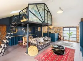 Pittville Loft Apartment - Central Cheltenham Highly Rated with Free Parking