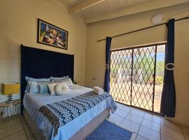 Getaway with mountain views, BBQs & hikes near Cradle of Humankind, hotell i Magaliesburg