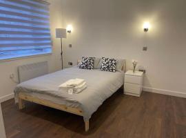 Aylesbury Apartment 3 with Parking, apartment sa Buckinghamshire