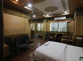 Hotel Himalaya, hotel em Agartala