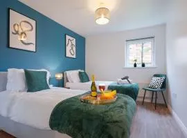 Modern Apartment - Walking Distance to the City Centre - Free Parking, Fast Wi-Fi and Smart TV with Netflix by Yoko Property
