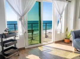 Beachfront Charming 1 Bdr 1 Bth