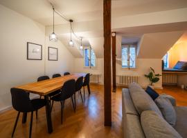 Old town apt in the heart of Thun with garden, хотел в Тун