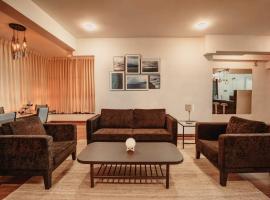 Ohana-3BHK luxury apartment near Anjuna, hotel in Siolim